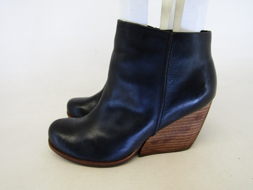 Korks Womens Size 7 M Black Leather Zip Fashion Ankle Boots Booties